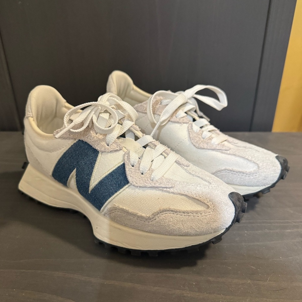 New Balance Women’s 327 sneaker